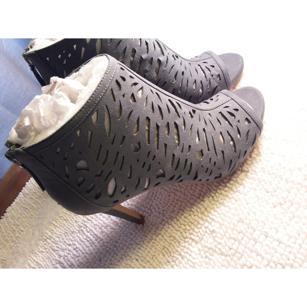 White House Black Market Shootie Stacey Laser Cut Gray Peep Toe Heels Sz 8 - Picture 8 of 16